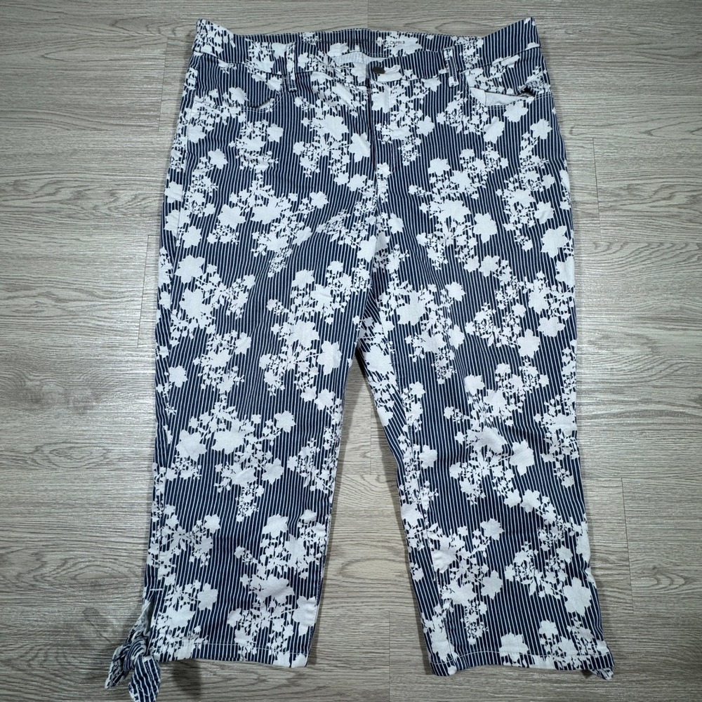 Chico's Women's Capri Pants Perfect Stretch‎ Girlfriend Slim Leg Floral Blue 3